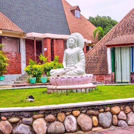 Pyramid Home Divine - A Wellness Resort Дехрадун Экстерьер фото